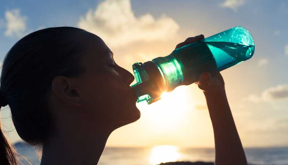 Cuánta agua necesitas de verdad al día: una guía simple para toda la familia